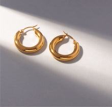 Carica l'immagine nel visualizzatore di Gallery, ORECCHINI CERCHIO ORO