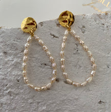 Carica l'immagine nel visualizzatore di Gallery, ORECCHINI AERIN PERLE