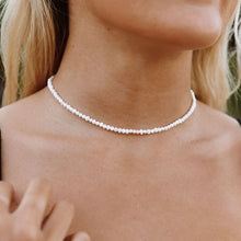 Carica l&#39;immagine nel visualizzatore di Gallery, MINI CHOCKER DI PERLE TONDE
