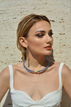 Carica l&#39;immagine nel visualizzatore di Gallery, CRYSTAL CHOCKER celeste con perla
